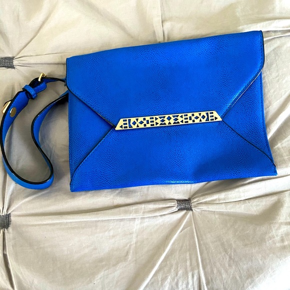 Stella & Dot Handbags - Stylish wristlet with detachable bracelet